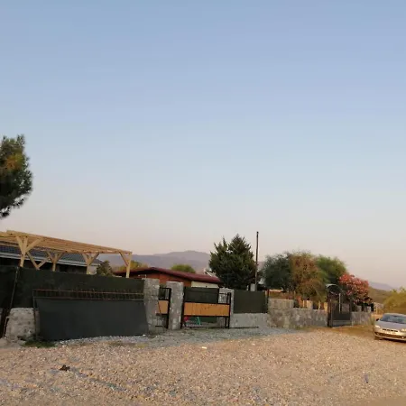 فيلة Villa Oezuem Calis *